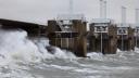 Oosterscheldekering hoog water.jpg